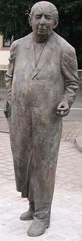 Heuss-Theodor-Statue