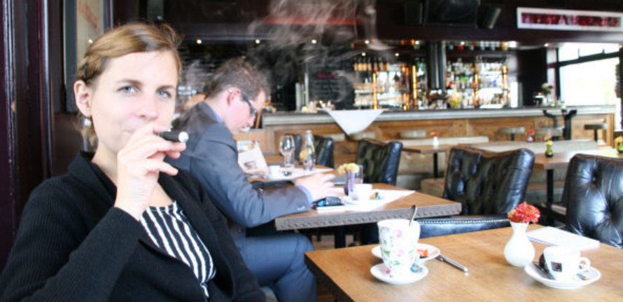 E-Zigarette: Regierung bescheinigt der Schweiz die dämlichsten ÖV-Mitarbeiter